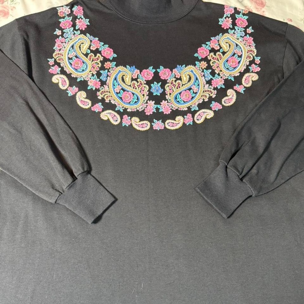 Vintage Basic Essentials Paisley Sweatshirt Women Large Black Floral Graphic‎